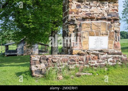 Cheminée en pierre restant du bureau de l'Adjutant (occupé par Jefferson Davis, 1833-1835) à fort Gibson Stockade à fort Gibson, Oklahoma. (ÉTATS-UNIS) Banque D'Images
