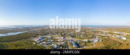 Panorama aérien Pine Island Florida après l'ouragan Ian rétablissement monts plus tard Banque D'Images