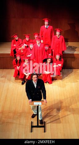 Grant Russell (ancien Franklin) en VÉRITÉ NOUS ROULONS À l'entrepôt de Donmar, Londres WC2 11/12/2000 musique et paroles: Stephen Sondheim livre: George Furth basé sur la pièce originale de Kaufman & Hart design: Christopher Oram éclairage: Tim Mitchell chorégraphie: Peter Darling réalisateur: Michael Grandage Banque D'Images