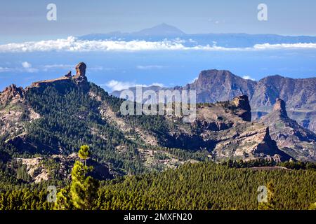 Vue imprenable depuis El Pico de las Nieves point de vue de Roque Nublo et du pic de Teide au parc rural de Roque Nublo, Gran Canary, îles Canaries, Espagne Banque D'Images