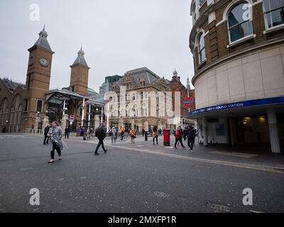 Gare et station de métro London Liverpool Street extérieur avec tour d'horloge, dans la City de Londres, Royaume-Uni Banque D'Images
