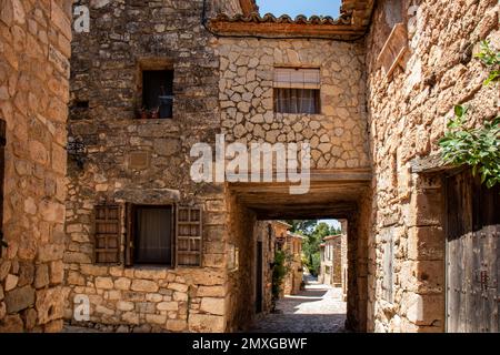 Casco antiguo de Siurana, hermoso pueblo en la cima de la montaña, Tarragone, España Banque D'Images