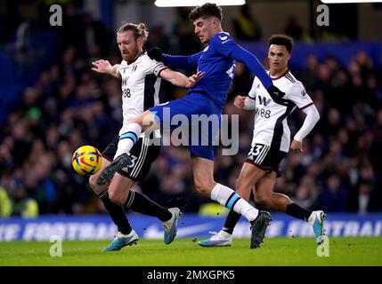 Kai Havertz (au centre) de Chelsea tire le ballon devant la rame Tim de Fulham lors du match de la Premier League à Stamford Bridge, Londres. Date de la photo: Vendredi 3 février 2023. Banque D'Images