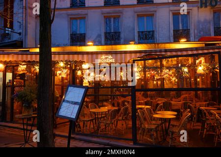 Café Bohème dans le quartier Montparnasse, près de la Gare Montparnasse, de la Tour Montparnasse et des Galeries Lafayette Banque D'Images