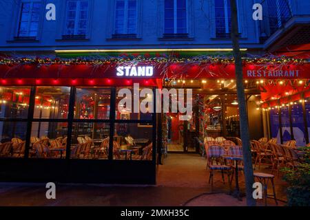 Restaurant français traditionnel Stand situé dans le quartier Montparnasse, près de la Gare Montparnasse, de la Tour Montparnasse et des Galeries Lafayette Banque D'Images