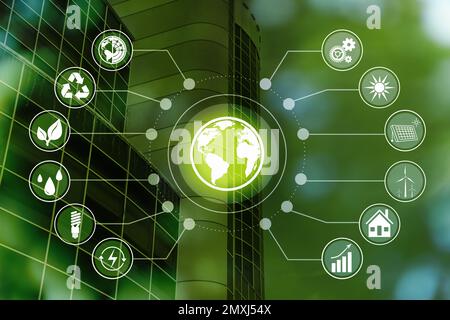 Concept d'efficacité énergétique. Schéma avec icônes et construction sur arrière-plan, tons verts Banque D'Images