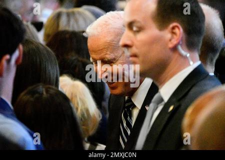 Philadelphie, États-Unis. 03rd févr. 2023. Le président Joe Biden salue ses partisans après avoir prononcé des remarques lors de la réunion d'hiver du DNC au Sheraton de Philadelphie, Pennsylvanie, sur 3 février 2023. (Photo de Bastiaan Slabbers/Sipa USA) crédit: SIPA USA/Alay Live News Banque D'Images