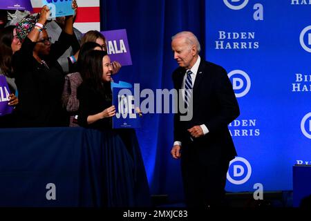 Philadelphie, États-Unis. 03rd févr. 2023. Le président Joe Biden salue ses partisans après avoir prononcé des remarques lors de la réunion d'hiver du DNC au Sheraton de Philadelphie, Pennsylvanie, sur 3 février 2023. (Photo de Bastiaan Slabbers/Sipa USA) crédit: SIPA USA/Alay Live News Banque D'Images