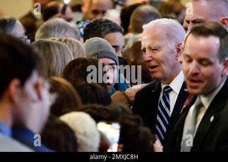 Philadelphie, États-Unis. 03rd févr. 2023. Le président Joe Biden salue ses partisans après avoir prononcé des remarques lors de la réunion d'hiver du DNC au Sheraton de Philadelphie, Pennsylvanie, sur 3 février 2023. (Photo de Bastiaan Slabbers/Sipa USA) crédit: SIPA USA/Alay Live News Banque D'Images