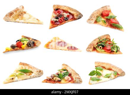 Set avec des tranches de différentes pizzas sur fond blanc Banque D'Images