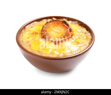 Savoureuse soupe maison à l'oignon français isolée sur blanc Banque D'Images
