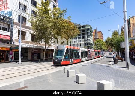 Centre-ville de Sydney et zone de Haymarket de George Street avec train léger CBD en direction de Circular Quay, Sydney, NSW, Australie Banque D'Images