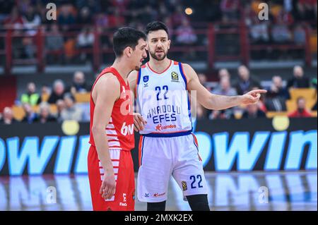 22 VASILIJE MICIC d'Anadolu Efes avec 5 GIANNOULIS LANRENTZAKIS d'Olympiacos Piraeus pendant l'Euroligue, Round 23, match entre Olympiacos Piraeu Banque D'Images