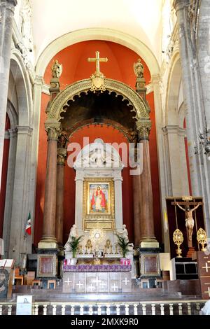 Aire d'autel, ancienne basilique, la Basilique de Nuestra Senora de Guadalupe, Mexico, Mexique, Amérique centrale Banque D'Images