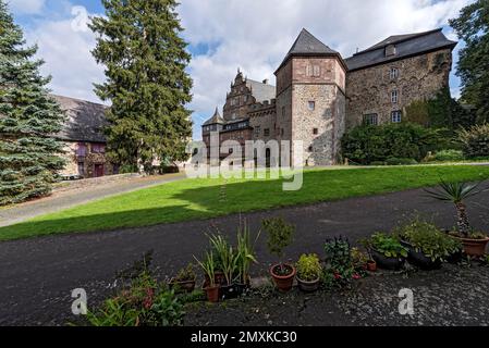 Grande cour du château, Wirschaftshof, château principal avec donjon, ancien château, château plus tard de la Renaissance d'Eisenbach, Lauterbach, Hesse, Allemagne, Europe Banque D'Images