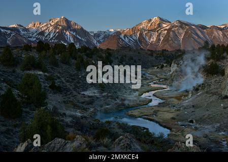 Hot Creek Geothermal site Views, Eastern Sierras, Californie Banque D'Images