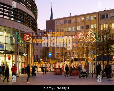 Guirlande lumineuse avec écriture marché de Noël Hagen, marché de Noël, Hagen, région de la Ruhr, Rhénanie-du-Nord-Westphalie, Allemagne, Europe Banque D'Images