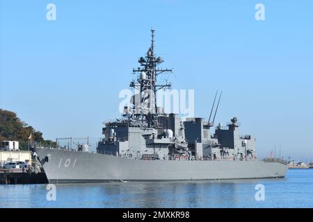 Préfecture de Kanagawa, Japon - 04 décembre 2022: Force d'autodéfense maritime japonaise JS Murasame (DD-101), destroyer de classe Murasame. Banque D'Images