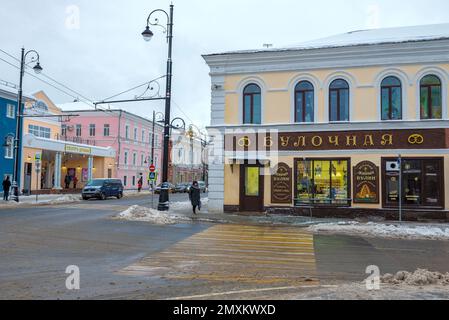 RYBINSK, RUSSIE - 03 JANVIER 2021 : boulangerie de la ville décorée dans un style ancien le jour de janvier Banque D'Images