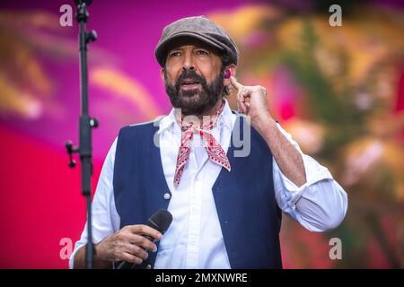 Juan Luis Guerra se produisant au Festival Cruïlla, Barcelone 9 juin 2022. Photographe : ALE Espaliat Banque D'Images