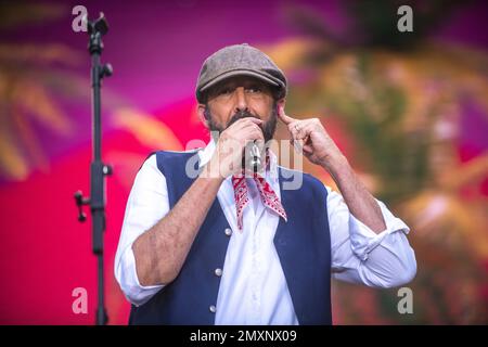 Juan Luis Guerra se produisant au Festival Cruïlla, Barcelone 9 juin 2022. Photographe : ALE Espaliat Banque D'Images