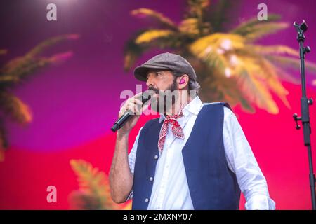 Juan Luis Guerra se produisant au Festival Cruïlla, Barcelone 9 juin 2022. Photographe : ALE Espaliat Banque D'Images