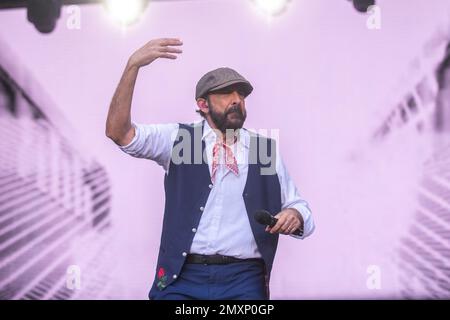 Juan Luis Guerra se produisant au Festival Cruïlla, Barcelone 9 juin 2022. Photographe : ALE Espaliat Banque D'Images