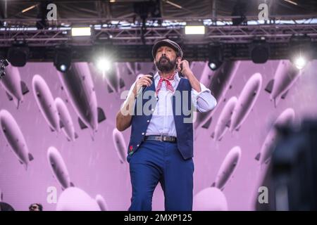 Juan Luis Guerra se produisant au Festival Cruïlla, Barcelone 9 juin 2022. Photographe : ALE Espaliat Banque D'Images