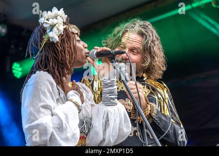 Die Band Golden Dawn Arkestra aus den USA live beim Orange Blossom Special Festival, Beverungen, Deutschland | US band Golden Dawn Arkestra Live a Banque D'Images