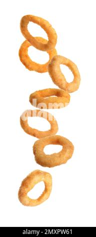 Rondelles d'oignon frits tombant sur fond blanc Banque D'Images