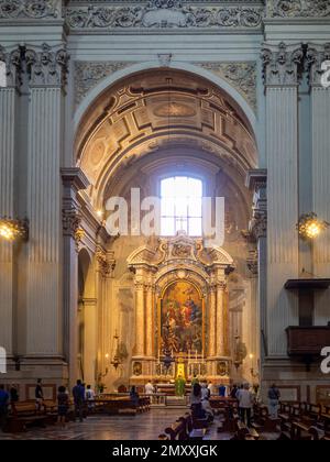 Chapelle latérale de la cathédrale de Bolgna Banque D'Images