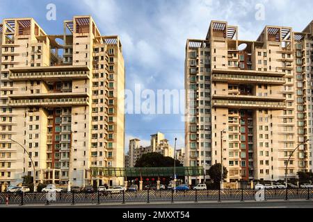 SHANGHAI, CHINE - 3 FÉVRIER 2023 - Vue sur les immeubles résidentiels de grande hauteur près de la route Zhoujiazui à Shanghai, Chine, 4 février 2023. Février Banque D'Images