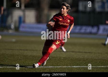 Giacinti Valentina de femmes roms pendant la série Un match de football entre Como femmes et Roma femmes le 4 février 2023 au stade Ferruccio Trabattoni à Seregno, Italie. Photo Tiziano Ballabio crédit: Tiziano Ballabio/Alamy Live News Banque D'Images