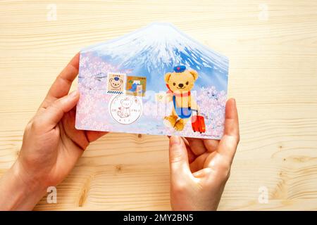 Posukuma Postcard, Japan Post Mascot, Japanese Postcard, Japanese Timbres, Cute kawaii postal Bear, Japanese Teddy Bear, Postcard from Japan Banque D'Images