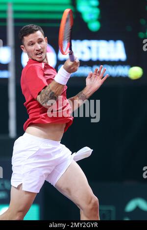 RIJEKA, CROATIE - FÉVRIER 04 : Dennis Novak d'Autriche joue un front contre Borna Coric de Croatie lors du premier tour de qualification de la coupe Davis entre la Croatie et l'Autriche au Zamet Sports Hall on 4 février 2023 à Rijeka, Croatie. Photo: Nel Pavletic/PIXSELL crédit: Pixsell/Alay Live News Banque D'Images