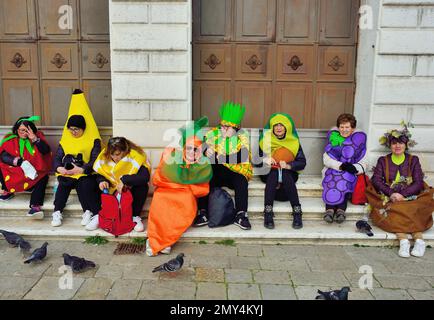 4 février 2023. Premier jour du carnaval de Venise. Au épicier vert Banque D'Images