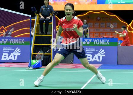 Bangkok, Thaïlande. 4th févr. 2023. Zhang Yiman, de Chine, célèbre le score lors de la sémifinale féminine contre Supanida Katethong, de Thaïlande, aux Masters 2023 de Thaïlande à Bangkok, Thaïlande, 4 février 2023. Credit: Rachen Sageamsak/Xinhua/Alay Live News Banque D'Images