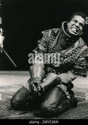 L'acteur britannique Hugh Quarshie dans la production de Henry IV de la Royal Shakespeare Company au Barbican, Londres, Royaume-Uni 1980s Banque D'Images