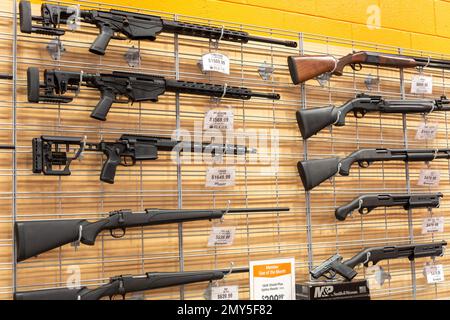 Southgate, Michigan - Range USA, une chaîne nationale de magasins d'armes à feu, a ouvert son quatrième emplacement au Michigan. Le magasin vend des armes à feu et des munitions, a un Banque D'Images