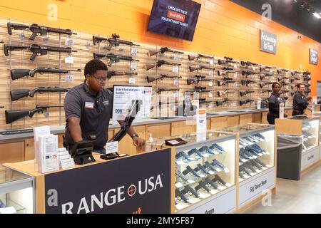 Southgate, Michigan - Range USA, une chaîne nationale de magasins d'armes à feu, a ouvert son quatrième emplacement au Michigan. Le magasin vend des armes à feu et des munitions, a un Banque D'Images