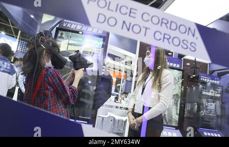 Le stand de la police de Hong Kong est visible à l'exposition Education & Careers Expo 2023 au Hong Kong Convention and Exhibition Centre (HKCEC) de WAN Chai. 02FEB23 SCMP / TSE de mai Banque D'Images