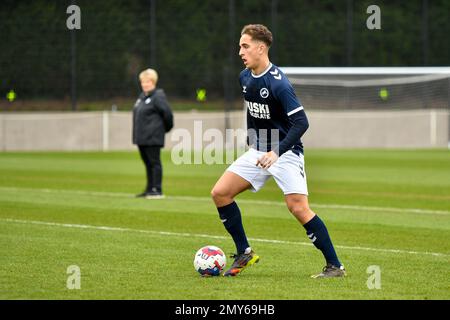 Swansea, pays de Galles. 4 février 2023. Alfie Massey de Millwall en action pendant le match de la Ligue de développement professionnel entre Swansea City moins de 18 ans et Millwall moins de 18 ans à la Swansea City Academy à Swansea, pays de Galles, Royaume-Uni, le 4 février 2023. Crédit : Duncan Thomas/Majestic Media. Banque D'Images