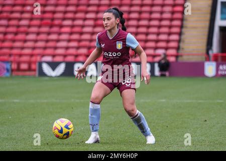 Walsall, Royaume-Uni. 04th févr. 2023. Walsall, Angleterre, 4 février 2023: Mayumi Pacheco (33 Aston Villa) sur le ballon pendant le match de la Super League Barclays FA Womens entre Aston Villa et Brighton au stade de Bescot à Walsall, Angleterre (Natalie Mincher/SPP) Credit: SPP Sport Press photo. /Alamy Live News Banque D'Images