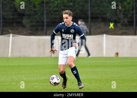 Swansea, pays de Galles. 4 février 2023. Alfie Massey de Millwall en action pendant le match de la Ligue de développement professionnel entre Swansea City moins de 18 ans et Millwall moins de 18 ans à la Swansea City Academy à Swansea, pays de Galles, Royaume-Uni, le 4 février 2023. Crédit : Duncan Thomas/Majestic Media. Banque D'Images