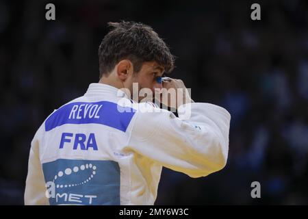Balabay Aghayev (AZE) a remporté la médaille d'or dans la catégorie hommes  60kg contre Cédric Revol (FRA) (Etoile SP de blanc Mesnil Judo) dans la catégorie hommes -60kg lors de l'International Judo Paris Grand Chelem 2023 (IJF) sur 4 février 2023 à l'aréna Accor à Paris, France - photo: Stephane Allaman/DPPI/LiveMedia Banque D'Images