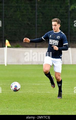 Swansea, pays de Galles. 4 février 2023. Alfie Massey de Millwall en action pendant le match de la Ligue de développement professionnel entre Swansea City moins de 18 ans et Millwall moins de 18 ans à la Swansea City Academy à Swansea, pays de Galles, Royaume-Uni, le 4 février 2023. Crédit : Duncan Thomas/Majestic Media. Banque D'Images