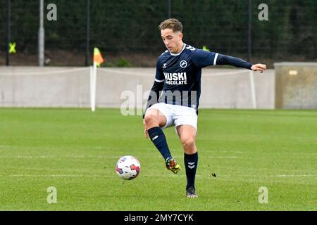 Swansea, pays de Galles. 4 février 2023. Alfie Massey de Millwall en action pendant le match de la Ligue de développement professionnel entre Swansea City moins de 18 ans et Millwall moins de 18 ans à la Swansea City Academy à Swansea, pays de Galles, Royaume-Uni, le 4 février 2023. Crédit : Duncan Thomas/Majestic Media. Banque D'Images