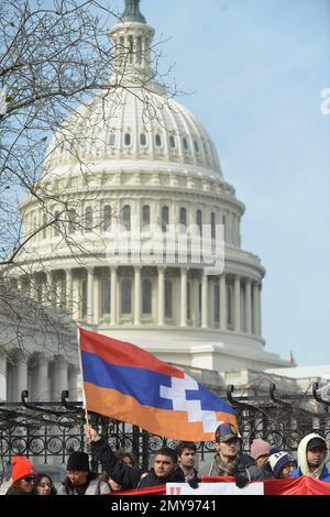 Washington, DC, États-Unis. 3rd févr. 2023. Briser le blocus Artsakh par l'Azerbaïdjan de la route de Lachin le but des manifestants arméniens-américains au Capitole des États-Unis à Washington, DC. 120 000 personnes ou plus ont été sans les nécessités de base de la nourriture, l'électricité, les fournitures médicales, le gaz pour le chauffage et la cuisine, et internet qui a été coupé pendant 50 jours. Ils veulent la levée du blocus, l'interdiction de plus d'armes pour l'armée azérie, la condamnation des actions azéri, y compris des crimes de guerre, et bien plus encore. Une résolution bipartisane condamnant l'Azerbaïdjan a été coparrainée par les représentants Pall Banque D'Images