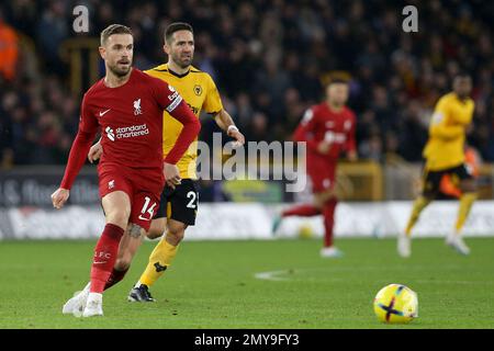 Wolverhampton, Royaume-Uni. 04th févr. 2023. Jordan Henderson de Liverpool passe le ballon. Match de la Premier League, Wolverhampton Wanderers / Liverpool au stade Molineux à Wolverhampton, en Angleterre, le samedi 4th février 2023. Cette image ne peut être utilisée qu'à des fins éditoriales. Utilisation éditoriale uniquement, licence requise pour une utilisation commerciale. Aucune utilisation dans les Paris, les jeux ou les publications d'un seul club/ligue/joueur. photo par Chris Stading/Andrew Orchard sports Photography/Alamy Live News crédit: Andrew Orchard sports Photography/Alamy Live News Banque D'Images