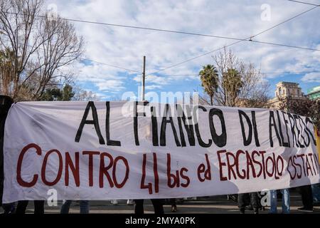 Rome, . 04th févr. 2023. 04/02/2023 Rome, manifestation anarchiste en solidarité avec Alfredo Cospito détenu en 41Bis dans la prison de l'Opéra PS: La photo peut être utilisée dans le contexte dans lequel elle a été prise, et sans intention diffamatoire du décorum du peuple représenté. Crédit : Agence photo indépendante/Alamy Live News Banque D'Images